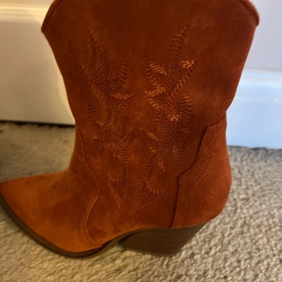 Zara Shoes - Zara Burnt Orange Heeled Boots